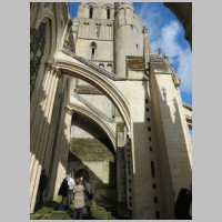 Bayeux, photo Giogo, Wikipedia, Vue d'arcs-boutants et de la tour nord-ouest en fond.jpg